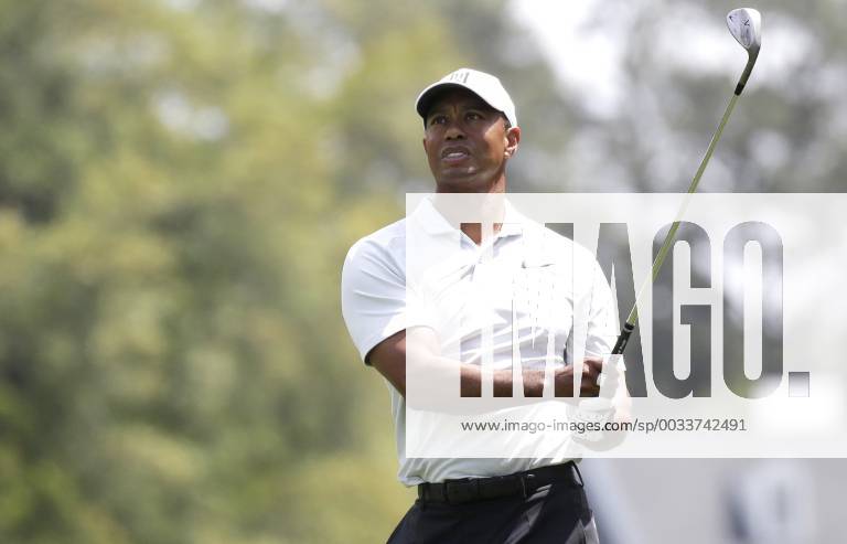 Tiger Woods hits his approach shot on there first hole in the 2nd round of the 2018 Masters Tournament at the Augusta National Golf Club in Augusta, Georgia, on April 6, 2018. AUG20180406122 JOHNxANGELILLO