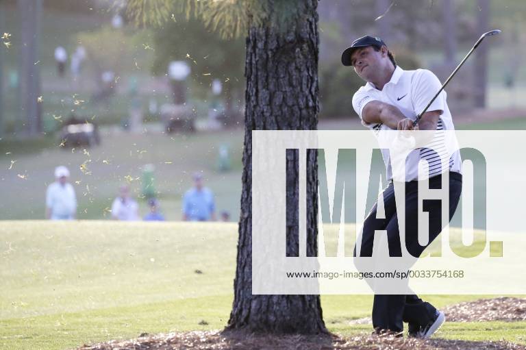 Patrick Reed hits his approach shot to the 17th green in the 2nd round of the 2018 Masters Tournament at the Augusta National Golf Club in Augusta, Georgia, on April 6, 2018. AUG20180406159 JOHNxANGELILLO