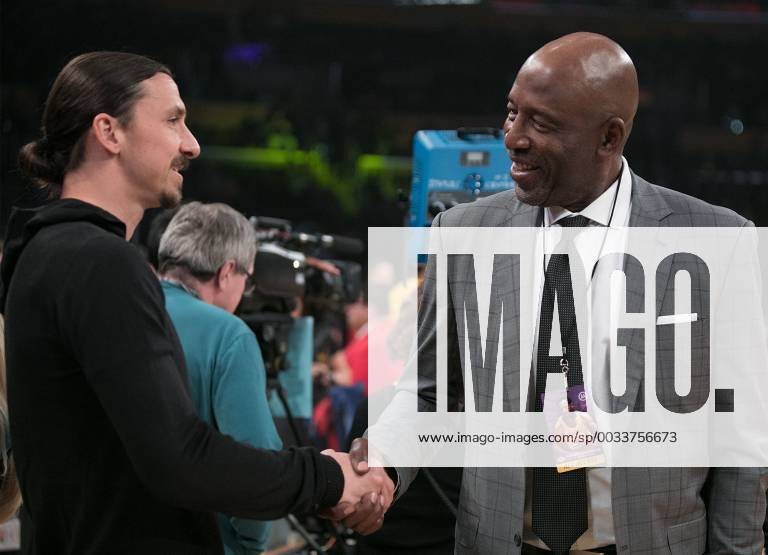 - SPORT April 6, 2018 - Los Angeles, California, U.S - Zlatan Ibrahimovic(L) of the LA Galaxy is greeted by former Laker, James Worthy prior to the NBA Basketball Herren USA game between the Los Angeles Lakers and the Minnesota Timberwolves on Friday April 6, 2018 at Staples Center in Los Angeles, California. Lakers lose to Timberwolves, 113-96. Lakers lose to Timberwolves, 113-96 - ZUMAp124 20180406_zaa_p124_016