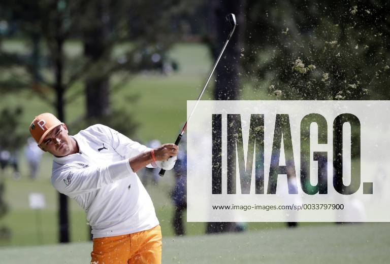 Rickie Fowler hits his approach shot to the 1st hole in the final round of the 2018 Masters Tournament at the Augusta National Golf Club in Augusta, Georgia, on April 8, 2018. AUG20180408112 JOHNxANGELILLO