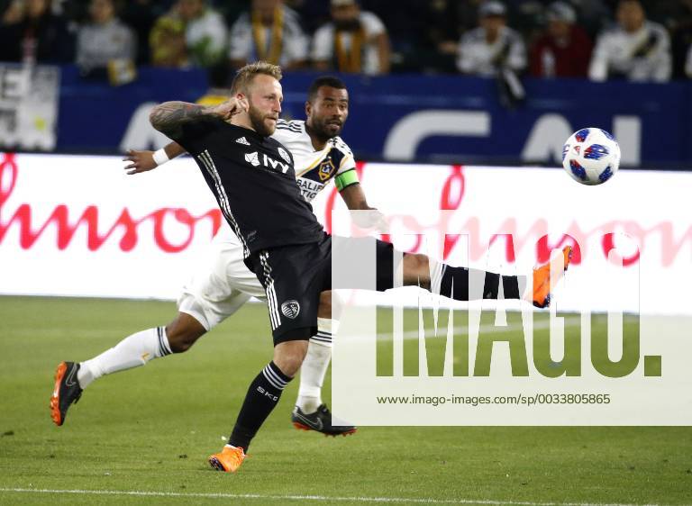 Los Angeles, California, U.S - Sporting Kansas Citys forward Johnny Russell (7) of Scotland, controls the ball during the 2018 Major League Soccer MLS Fussball Herren USA match between Los Angeles Galaxy and Sporting Kansas City in Carson, California, April 8, 2018. Sporting Kansas City won 2-0. MLS 2018: Los Angeles Galaxy 0-2 Sporting Kansas City - ZUMAc68_ 20180408_zaf_c68_002
