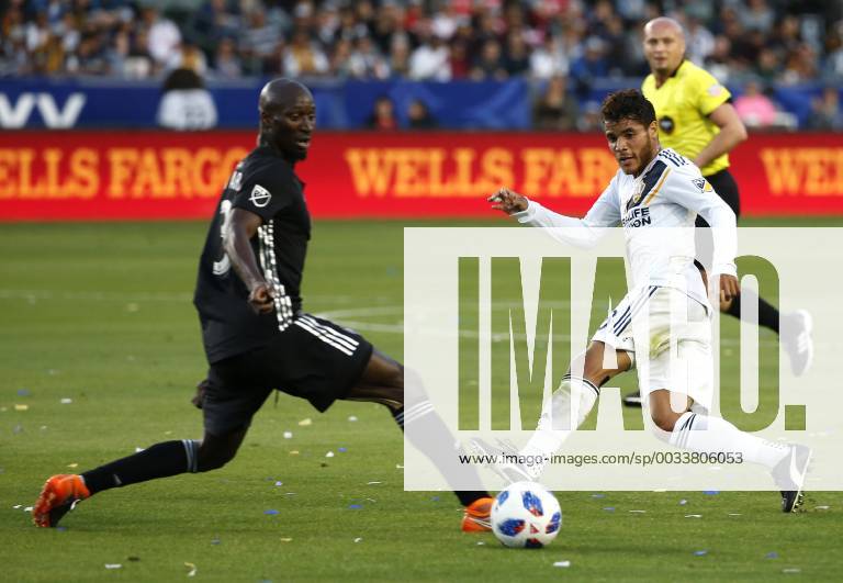 Los Angeles, California, U.S - Sporting Kansas Citys defender Ike Opara (3) vies with Los Angeles Galaxys midfielder Jonathan dos Santos (8) during the 2018 Major League Soccer MLS Fussball Herren USA match between Los Angeles Galaxy and Sporting Kansas City in Carson, California, April 8, 2018. Sporting Kansas City won 2-0. MLS 2018: Los Angeles Galaxy 0-2 Sporting Kansas City - ZUMAc68_ 20180408_zaf_c68_032