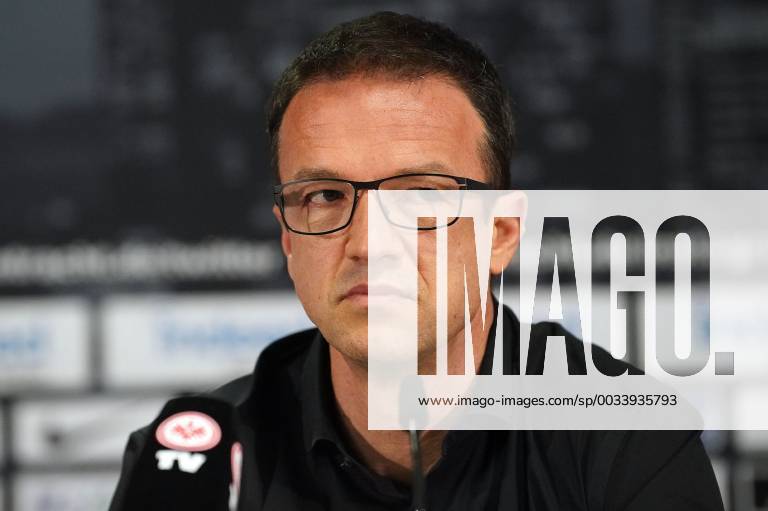- SPORT 13.04.2018, Fussball 1.Bundesliga, Eintracht Frankfurt Pressekonferenz, v.l. Fredi Bobic (Mitglied des Vorstandes Eintracht Frankfurt Fussball AG) Frankfurt am Main
