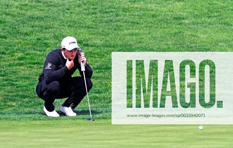 Paul Dunne of Ireland looks at a ball on the course during the second day of the Spanish Open golf tournament in Madrid, Spain, 13 April 2018. Spanish Open golf tournament !ACHTUNG: NUR REDAKTIONELLE NUTZUNG!