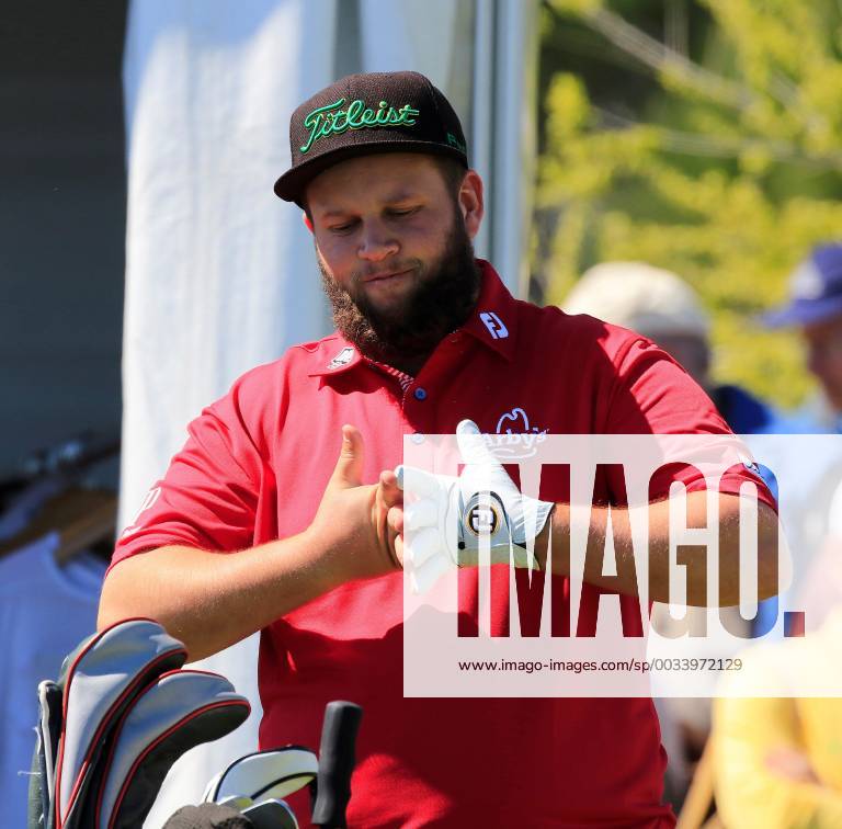 Andrew Johnston of England reacts on the third day of Madrid Open golf tournament at the National Golf Course in Madrid, Spain, 14 April 2018. The Madrid Open runs from 12 to 15 April. Madrid Open !ACHTUNG: NUR REDAKTIONELLE NUTZUNG!
