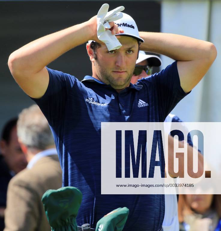 Jon Rahm of Spain reacts on the third day of Madrid Open golf tournament at the National Golf Course in Madrid, Spain, 14 April 2018. The Madrid Open runs from 12 to 15 April. Madrid Golf Open 2018 !ACHTUNG: NUR REDAKTIONELLE NUTZUNG!