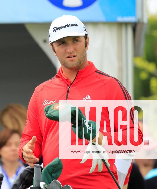 Jon Rahm of Spain reacts during Madrid Open golf tournament at the National Golf Course in Madrid, Spain, 15 April 2018. The Madrid Open runs from 12 to 15 April. Madrid Open !ACHTUNG: NUR REDAKTIONELLE NUTZUNG!