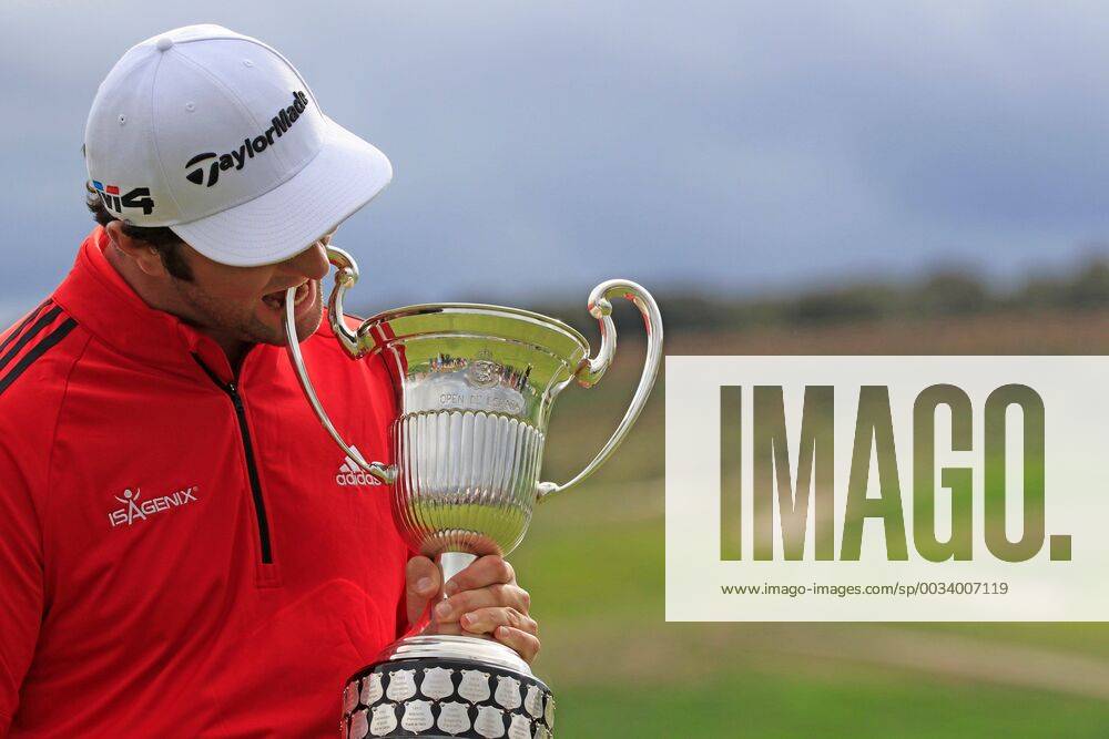 Jon Rahm of Spain celebrates after winning the Madrid Open golf tournament at the National Golf Course in Madrid, Spain, 15 April 2018. The Madrid Open runs from 12 to 15 April. Jon Rahm wins Madrid Golf Open !ACHTUNG: NUR REDAKTIONELLE NUTZUNG!