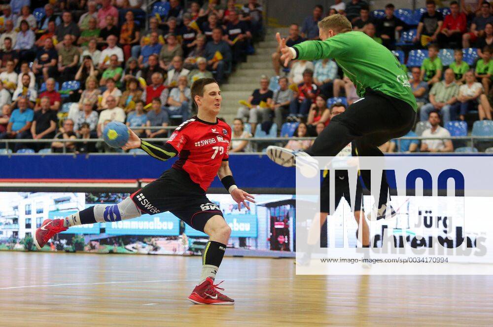 BAU 19.04.2018 Bietigheim Handball SG BBM Bietigheim vs. HSG Konstanz, v.l. Martin Marcec (BBM), Maximilian Wolf (Konstanz)