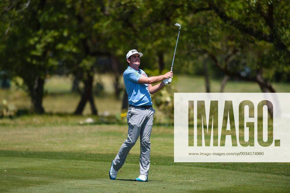 SAN ANTONIO, TX - APRIL 19: Keegan Bradley watches his shot during the first round of the Valero Texas Open at the TPC San Antonio Oaks Course in San Antonio, TX on April 19, 2018. (Photo by Daniel Dunn Icon Sportswire) GOLF: APR 19 PGA Golf Herren - Valero Texas Open Icon18041954