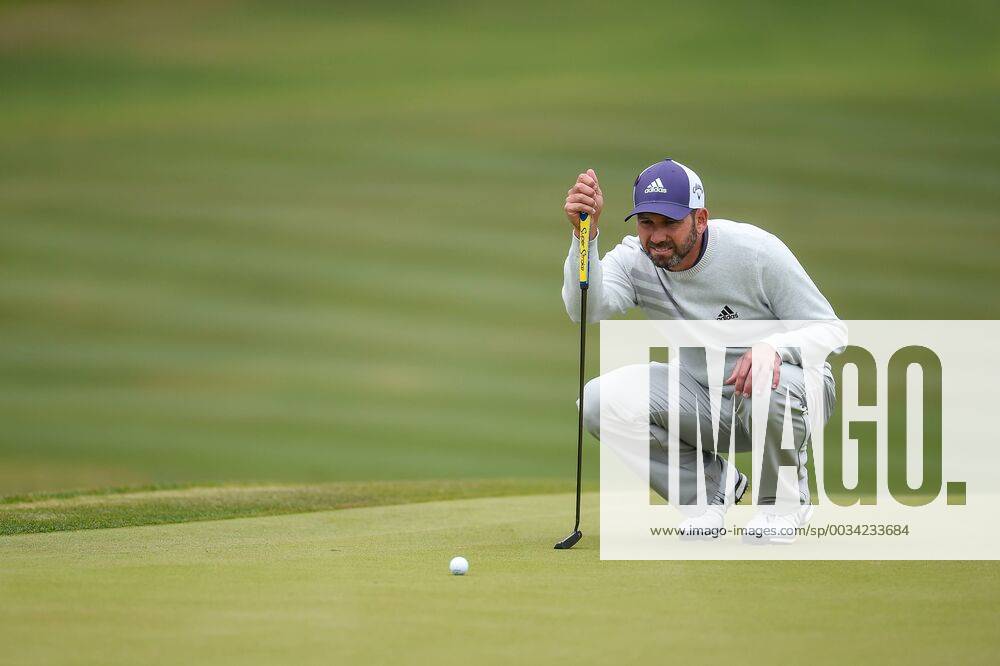 SAN ANTONIO, TX - APRIL 20: Sergio Garcia lines up a putt during the second round of the Valero Texas Open at the TPC San Antonio Oaks Course in San Antonio, TX on April 20, 2018. (Photo by Daniel Dunn Icon Sportswire) GOLF: APR 20 PGA Golf Herren - Valero Texas Open Icon18042009