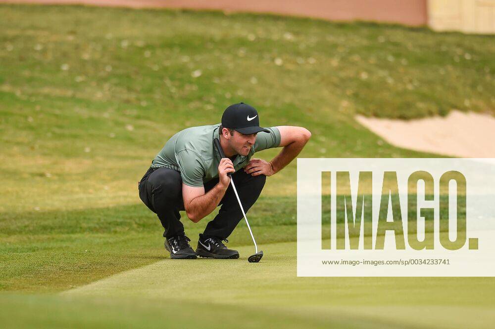 SAN ANTONIO, TX - APRIL 20: Denny McCarthy lines up a putt during the second round of the Valero Texas Open at the TPC San Antonio Oaks Course in San Antonio, TX on April 20, 2018. (Photo by Daniel Dunn Icon Sportswire) GOLF: APR 20 PGA Golf Herren - Valero Texas Open Icon18042019