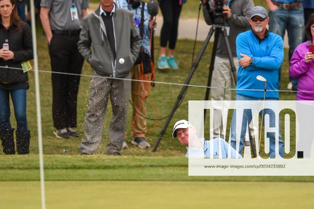 SAN ANTONIO, TX - APRIL 20: Vaughn Taylor hits out the bunker during the second round of the Valero Texas Open at the TPC San Antonio Oaks Course in San Antonio, TX on April 20, 2018. (Photo by Daniel Dunn Icon Sportswire) GOLF: APR 20 PGA Golf Herren - Valero Texas Open Icon18042026