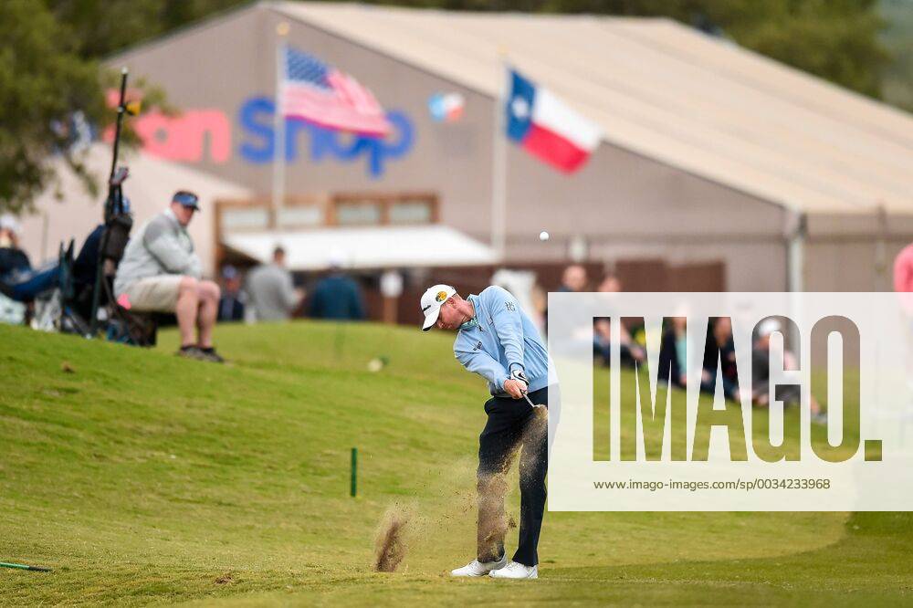 SAN ANTONIO, TX - APRIL 20: Vaughn Taylor hits out of the rough during the second round of the Valero Texas Open at the TPC San Antonio Oaks Course in San Antonio, TX on April 20, 2018. (Photo by Daniel Dunn Icon Sportswire) GOLF: APR 20 PGA Golf Herren - Valero Texas Open Icon18042034