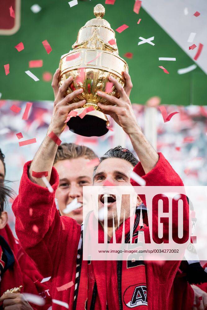 - SPORT Robin van Persie of Feyenoord with cup during the Dutch Toto KNVB Cup Final match between AZ Alkmaar and Feyenoord on April 22, 2018 at the Kuip stadium in Rotterdam, The Netherlands. Dutch Toto KNVB Cup 2017 2018 Imagesx xRonaldxBonestrooxIVx 10738188