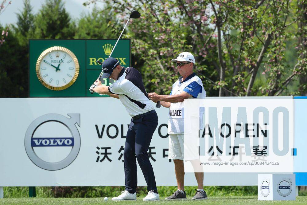 Matt Wallace of England competes in the third round of the 2018 Volvo China Open golf tournament in Beijing, China, 28 April 2018. Golf players heats up third round of 2018 Volvo China Open 20180428_47177