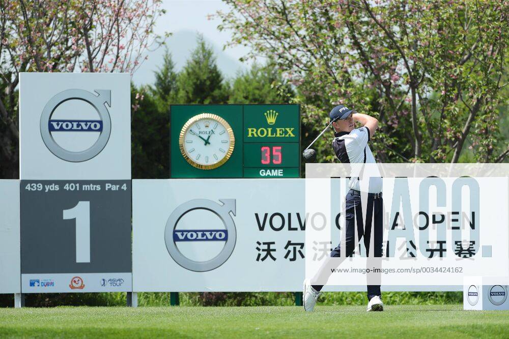 Matt Wallace of England competes in the third round of the 2018 Volvo China Open golf tournament in Beijing, China, 28 April 2018. Golf players heats up third round of 2018 Volvo China Open 20180428_69111