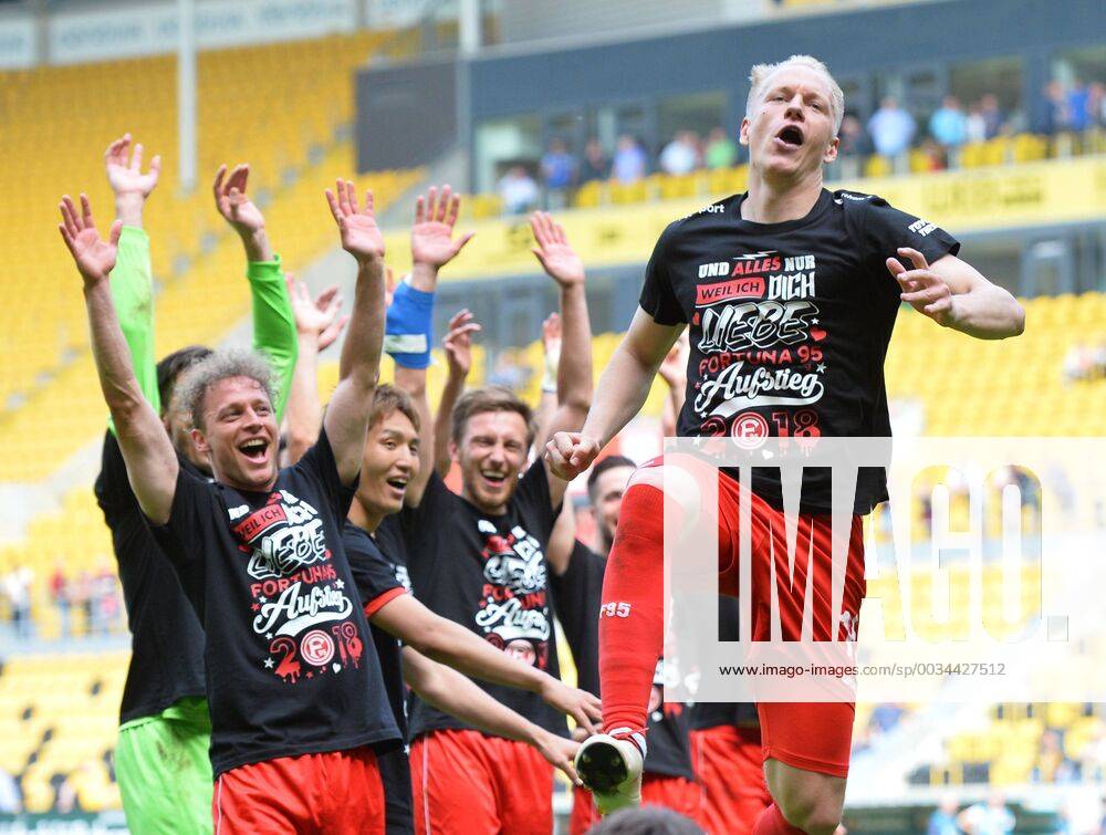- SPORT Mannschaft von Fortuna Duesseldorf feiert den Aufstieg in die 1. Bundesliga, SG Dynamo Dresden vs. Fortuna Duesseldorf, Fussball, 2. Bundesliga, 28.04.2018, SG Dynamo Dresden vs. Fortuna Duesseldorf, Fussball, 2. Bundesliga, 28.04.2018 Dresden