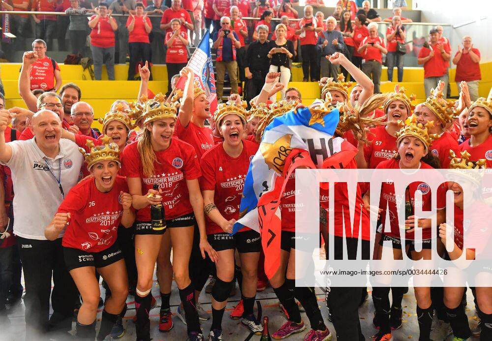 - SPORT der Thüringer HC ist vorzeitig deutscher Meister, Handballclub Rödertal gegen Thüringer HC (Thüringen), Handball, 1. Liga der Frauen, 1. Bundesliga, Rödertalbienen, HCR, Großröhrsdorf, Saison 2017 2018, 28.04.2018,