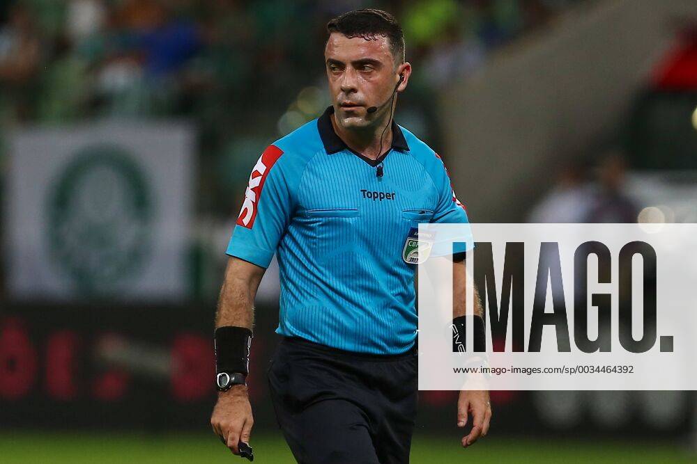 Palmeiras x Chapecoense SÃO PAULO, SP - 29.04.2018: PALMEIRAS X CHAPECOENSE - In the photo the referee Igor Júnio Benevenuto during the match between Palmeiras and Chapecoense valid for the 3rd round of the Brazilian Championship 2018 held at Allianz Parque in São Paulo (SP). (Photo: Jales Valquer Fotoarena) x1524481x JalesxValquer