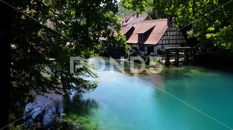 Blautopf lake on blaubeuren in Germany in the summer natur, nature, see, teich, lake, tree, baeume, baum, trees, naturfotografie, naturephotographie, outdoor, wald, woods, pond, blaubeuren, blautopf, blue, blaues wasser, blau, blue water, germany, deutschland, summer, sommer, ferien, freizeit, familytime, baden-wuerttemberg, wandern, hike