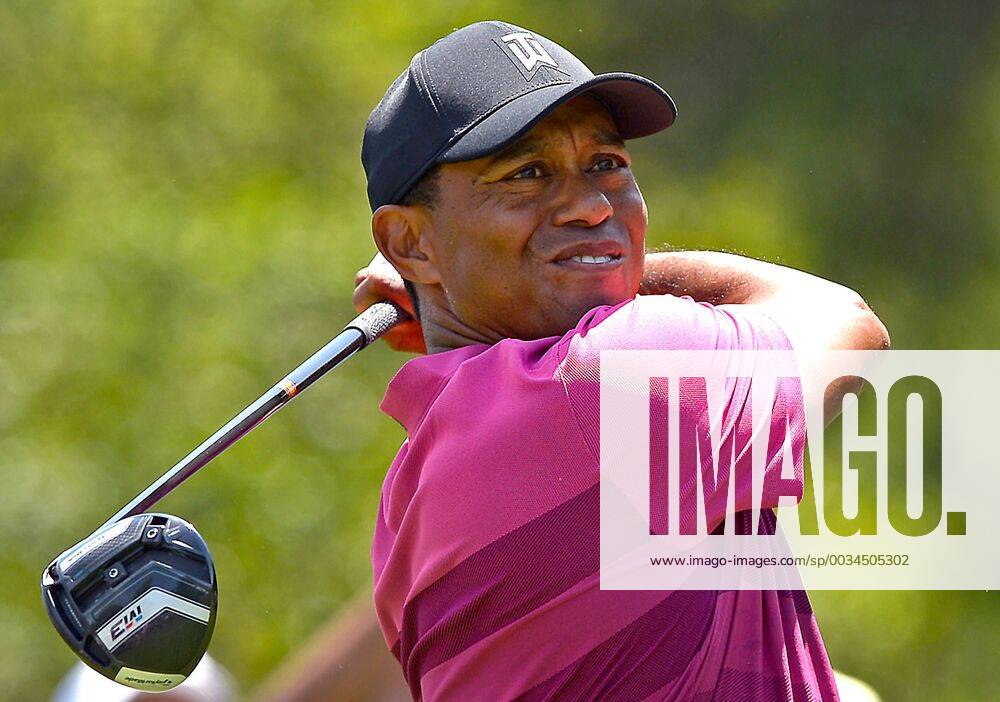 Charlotte, NC, USA - Tiger Woods watches his drive from the 3rd tee during he first round of the Wells Fargo Championship at Quail Hollow Club in Charlotte, N.C., on Thursday, May 3, 2018. Wells Fargo Championship, round 1 - ZUMAm67_ 20180503_zaf_m67_069