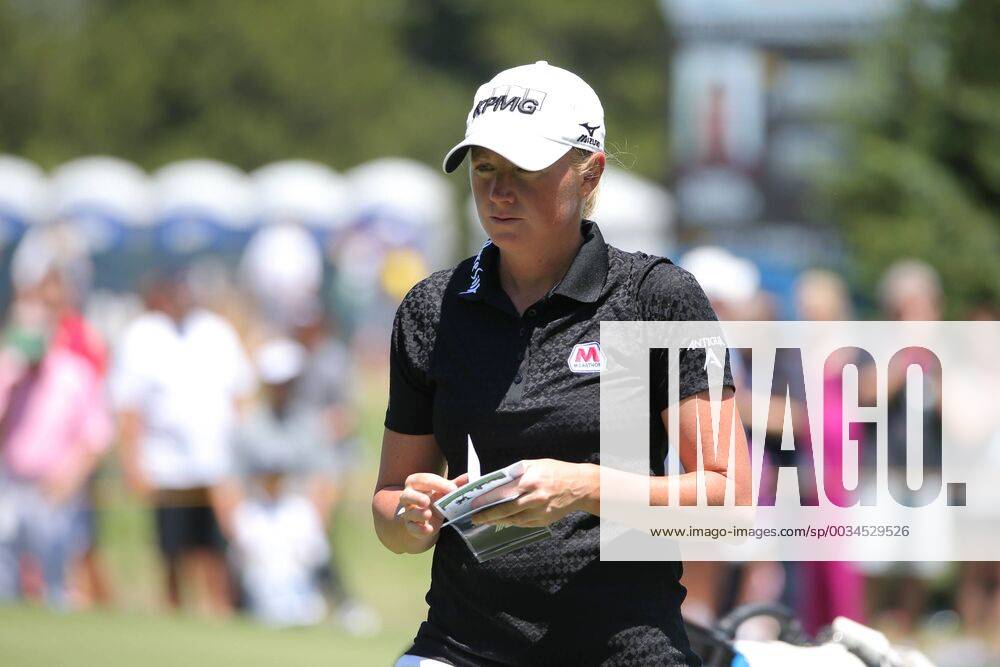 THE COLONY, TX - MAY 05: Stacy Lewis (USA) checks her notes during the Volunteers of America LPGA Golf Damen Texas Classic on May 5, 2018 at the Old American Golf Club in The Colony, TX. (Photo by George Walker Icon Sportswire) GOLF: MAY 05 LPGA - Volunteers of America Texas Classic Icon18050505