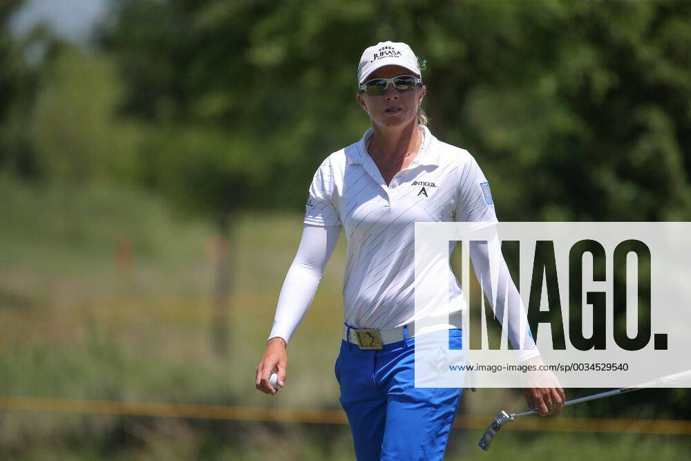 THE COLONY, TX - MAY 05: Alena Sharp (USA) walks off the green at hole 3 during the Volunteers of America LPGA Golf Damen Texas Classic on May 5, 2018 at the Old American Golf Club in The Colony, TX. (Photo by George Walker Icon Sportswire) GOLF: MAY 05 LPGA - Volunteers of America Texas Classic Icon18050509
