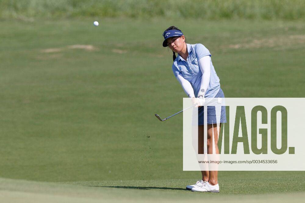 THE COLONY, TX - MAY 05: Brianna Do chips onto the 3rd green during the LPGA Golf Damen Volunteers of America Texas Classic on May 5, 2018 at the Old American Golf Club in The Colony, TX. (Photo by Andrew Dieb Icon Sportswire) GOLF: MAY 05 LPGA - Volunteers of America Texas Classic Icon180505235