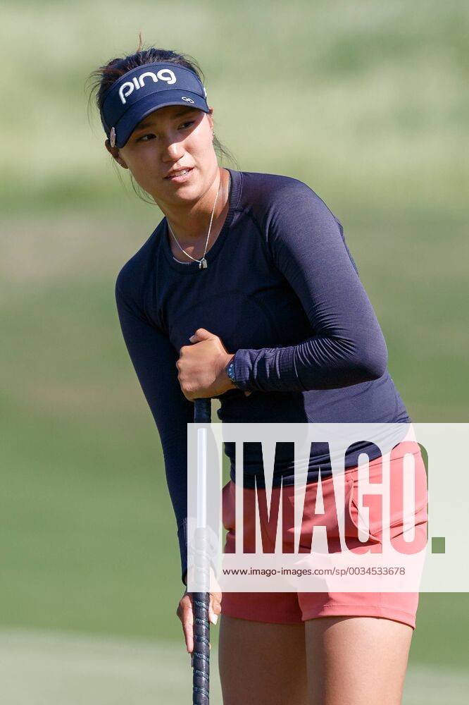 THE COLONY, TX - MAY 05: Annie Park makes a birdie on 3 during the LPGA Golf Damen Volunteers of America Texas Classic on May 5, 2018 at the Old American Golf Club in The Colony, TX. (Photo by Andrew Dieb Icon Sportswire) GOLF: MAY 05 LPGA - Volunteers of America Texas Classic Icon180505300