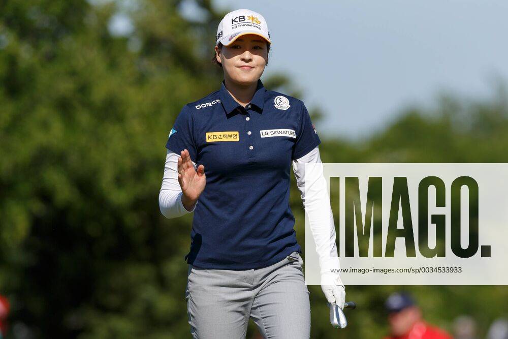 THE COLONY, TX - MAY 05: In Gee Chun of Korea waves after chipping close on 3 during the LPGA Golf Damen Volunteers of America Texas Classic on May 5, 2018 at the Old American Golf Club in The Colony, TX. (Photo by Andrew Dieb Icon Sportswire) GOLF: MAY 05 LPGA - Volunteers of America Texas Classic Icon180505458