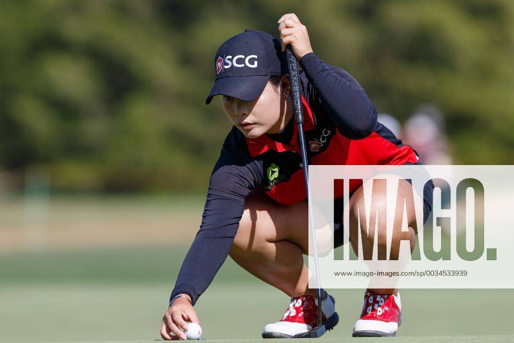 THE COLONY, TX - MAY 05: Moriya Jutanugarn of Thailand lines up her putt on 3 during the LPGA Golf Damen Volunteers of America Texas Classic on May 5, 2018 at the Old American Golf Club in The Colony, TX. (Photo by Andrew Dieb Icon Sportswire) GOLF: MAY 05 LPGA - Volunteers of America Texas Classic Icon180505466