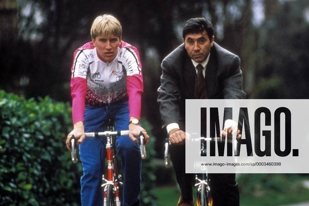Axel Merckx (Team Telekom, li.) und sein Vater Eddy (beide Belgien) Radsport Herren 1994, Straßenradsport, Straße, Rad Gruppe Aufnahmedatum geschätzt Radsport Herren 1994, Straßenradsport, Straße, Rad Gruppe Aufnahmedatum geschätzt