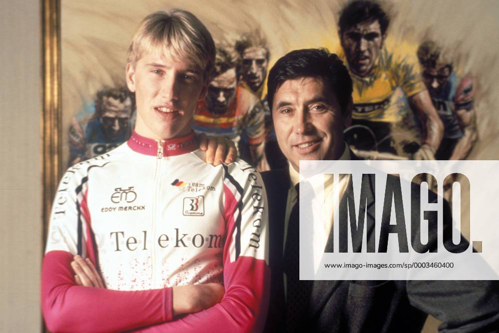 Axel Merckx (Team Telekom, li.) und sein Vater Eddy (beide Belgien) Radsport Herren 1994, Straßenradsport, Straße, Rad Gruppe Aufnahmedatum geschätzt Radsport Herren 1994, Straßenradsport, Straße, Rad Gruppe Aufnahmedatum geschätzt