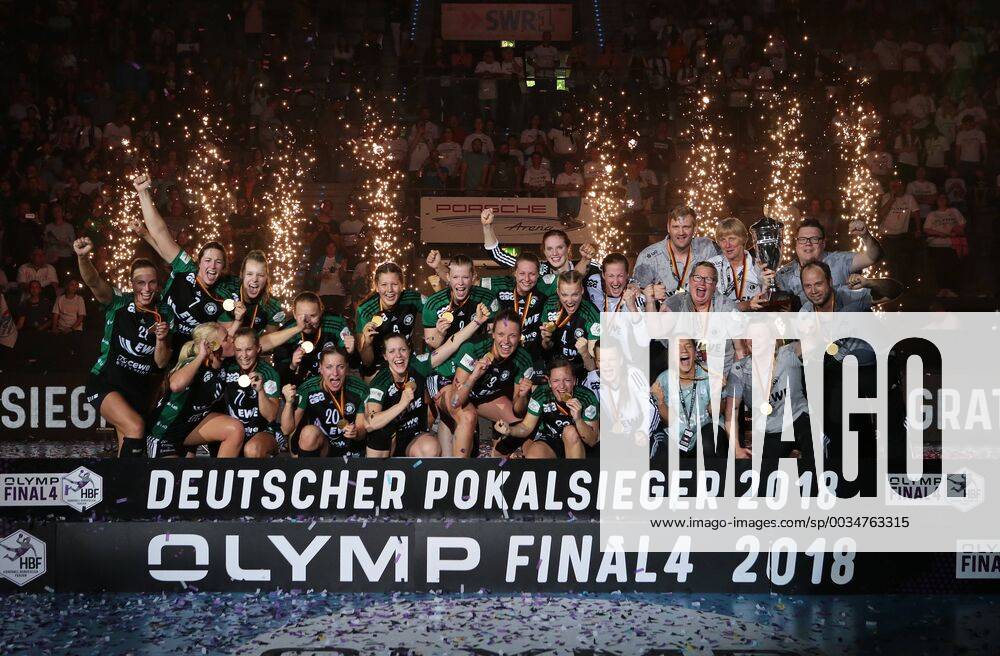 - SPORT 20.05.2018, Deutschland, Stuttgart, Handball OLYMP Final4 Saison 2017 2018 Finale, VfL Oldenburg vs. SG BBM Bietigheim: VfL Oldenburg (Pokalsieger 2018)