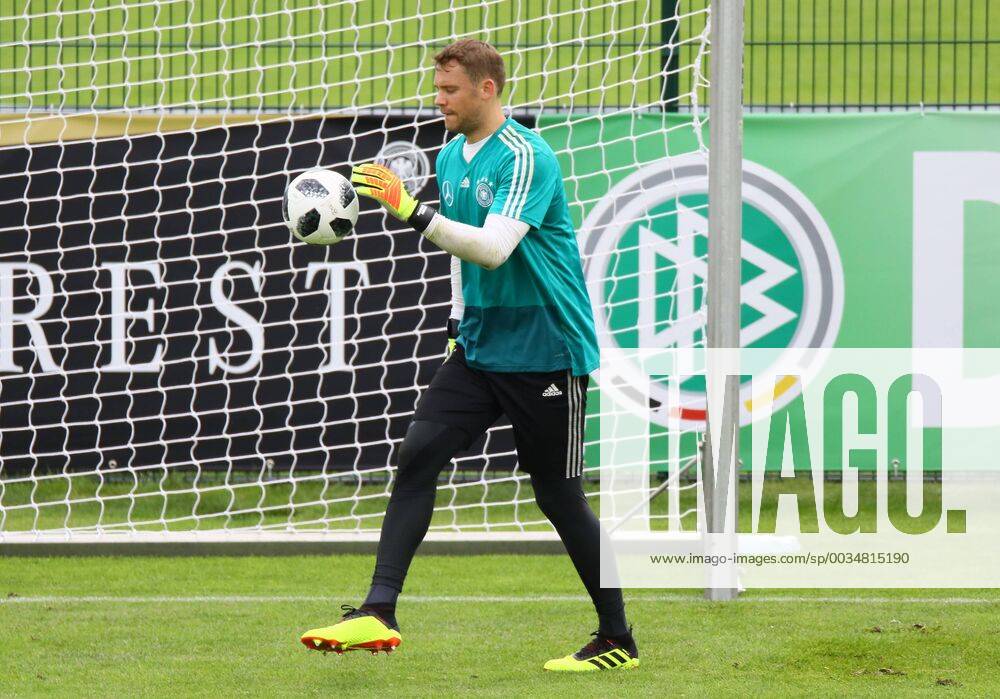 Torwart Manuel Neuer (Deutschland Germany) - 24.05.2018: Training der Deutschen Nationalmannschaft zur WM-Vorbereitung in der Sportzone Rungg in Eppan Südtirol