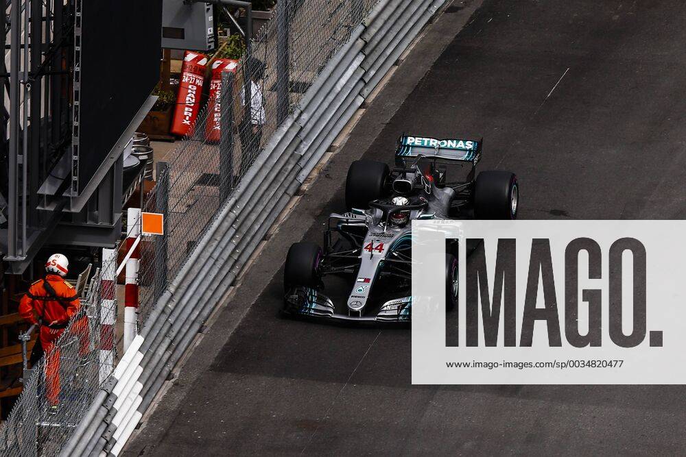 Montecarlo, Monaco - 44 Lewis Hamilton from Great Britain Mercedes W09 Hybrid EQ Power+ team Mercedes GP during the Monaco Formula One Grand Prix at Monaco on 24th of May, 2018 in Montecarlo, Monaco. F1 Grand Prix of Monaco - Practice - ZUMAn230 20180524_zaa_n230_636
