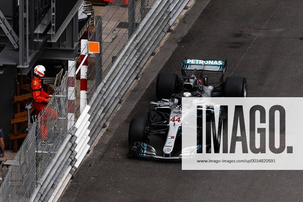 Montecarlo, Monaco - 44 Lewis Hamilton from Great Britain Mercedes W09 Hybrid EQ Power+ team Mercedes GP during the Monaco Formula One Grand Prix at Monaco on 24th of May, 2018 in Montecarlo, Monaco. F1 Grand Prix of Monaco - Practice - ZUMAn230 20180524_zaa_n230_662