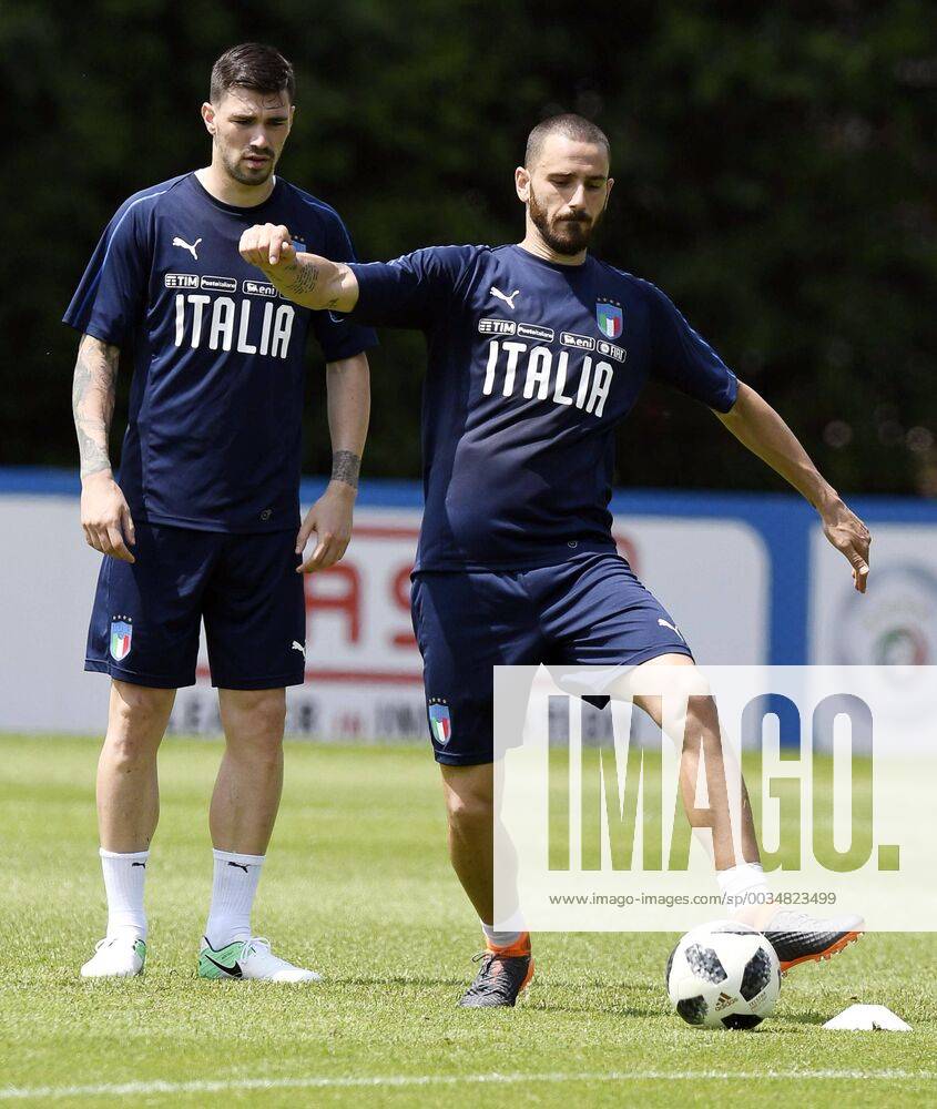 IPP20180524 Football - soccer: FIFA World Cup WM Weltmeisterschaft Fussball 2018 Russia, Preparation national team Nationalteam Of Italy, alessio romagnoli e Leonardo Bonucci (Verwendung nur in Deutschland - GERMANY ONLY) *** IPP20180524 Football soccer FIFA World Cup 2018 Russia National Team Of Italy preparation Alessio Romagnoli and Leonardo Bonucci use only in Germany GERMANY ONLY