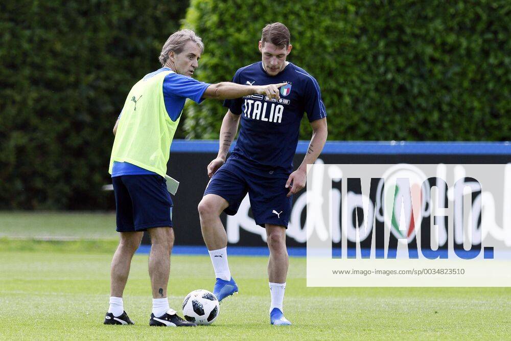 IPP20180524 Football - soccer: FIFA World Cup WM Weltmeisterschaft Fussball 2018 Russia, Preparation national team Nationalteam Of Italy, Roberto Mancini allenatore italia e Andrea Belotti (Verwendung nur in Deutschland - GERMANY ONLY) *** IPP20180524 Football soccer FIFA World Cup 2018 Russia National Team Of Italy Roberto Mancini allenatore italia e Andrea Belotti Only used in Germany GERMANY ONLY