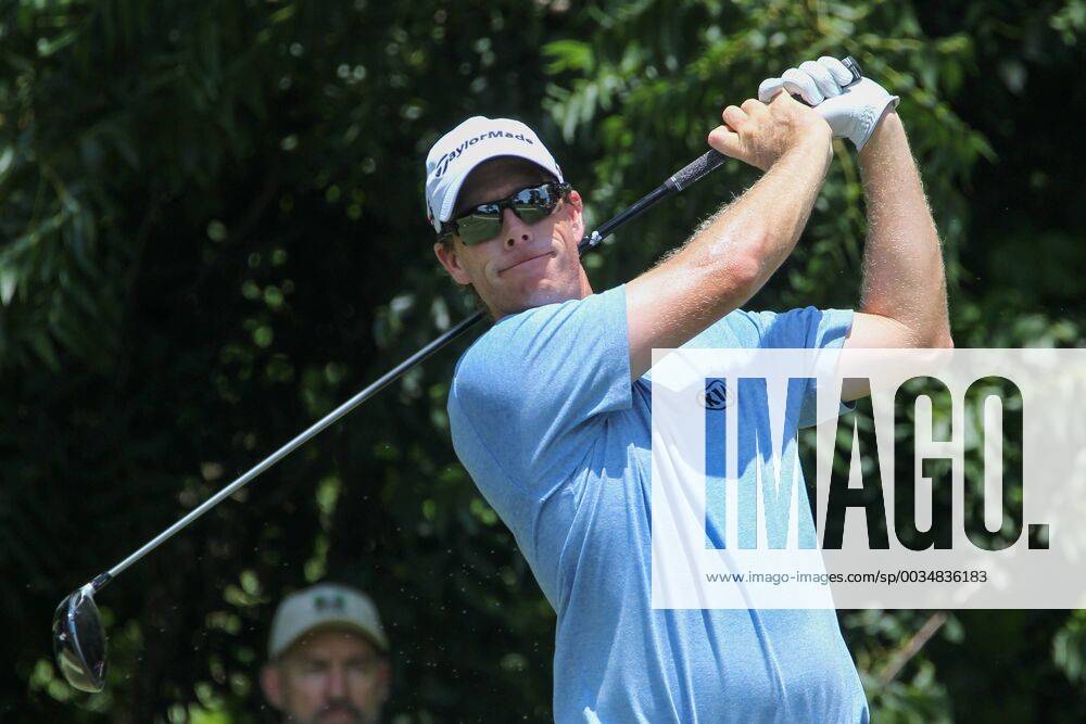FORT WORTH, TX - MAY 25: David Hearn (CAN) hits from the 6th tee during the second round of the Fort Worth Invitational on May 25, 2018 at Colonial Country Club in Fort Worth, TX. (Photo by George Walker Icon Sportswire) GOLF: MAY 25 PGA Golf Herren - Fort Worth Invitational Icon18052515