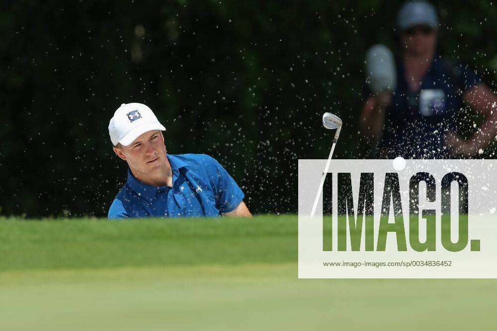 FORT WORTH, TX - MAY 25: Jordan Spieth of the United States hits from the green side bunker on 5 during the second round of the Fort Worth Invitational on May 25, 2018 at Colonial Country Club in Fort Worth, TX. (Photo by Andrew Dieb Icon Sportswire) GOLF: MAY 25 PGA Golf Herren - Fort Worth Invitational Icon180525450