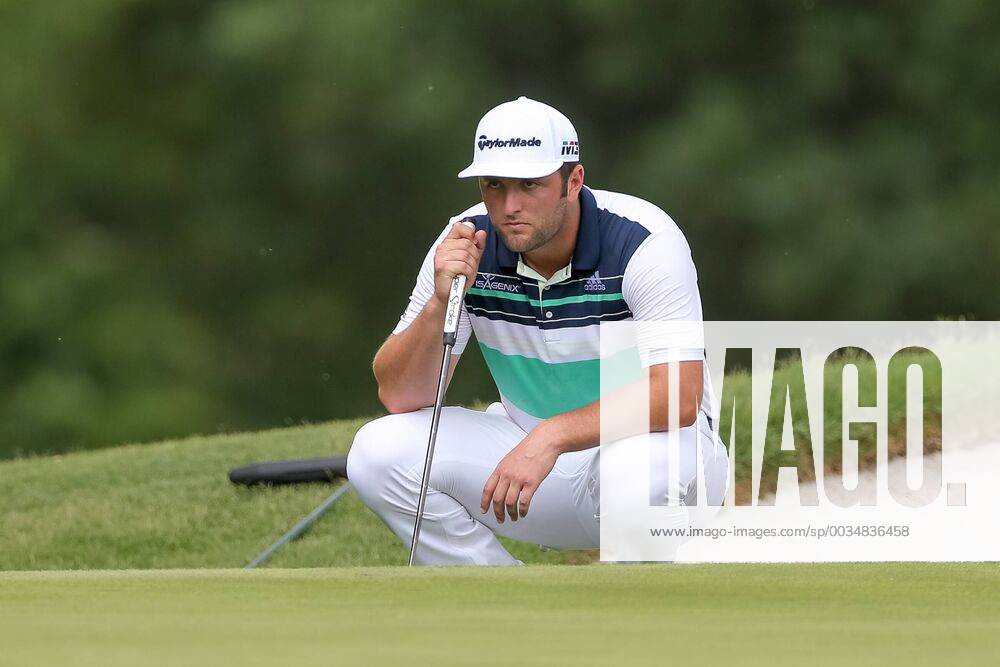 FORT WORTH, TX - MAY 25: Jon Rahm of Spain lines up his putt on 7 during the second round of the Fort Worth Invitational on May 25, 2018 at Colonial Country Club in Fort Worth, TX. (Photo by Andrew Dieb Icon Sportswire) GOLF: MAY 25 PGA Golf Herren - Fort Worth Invitational Icon180525519
