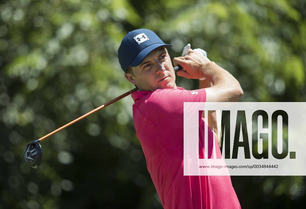 Fort Worth, TX, USA - FORT WORTH, TX - MAY 26, 2018 - Jordan Spieth tees off on the 6th hole during the third round of the 2018 Fort Worth Invitational PGA Golf Herren at Colonial Country Club in Fort Worth, Texas 2018 Fort Worth Invitational PGA - ZUMAsc5_ 20180526_zaf_sc5_004