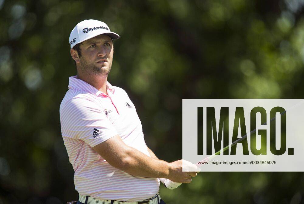 Fort Worth, TX, USA - FORT WORTH, TX - MAY 26, 2018 - Jon Rahm tees off on the 9th hole during the third round of the 2018 Fort Worth Invitational PGA Golf Herren at Colonial Country Club in Fort Worth, Texas 2018 Fort Worth Invitational PGA - ZUMAsc5_ 20180526_zaf_sc5_008