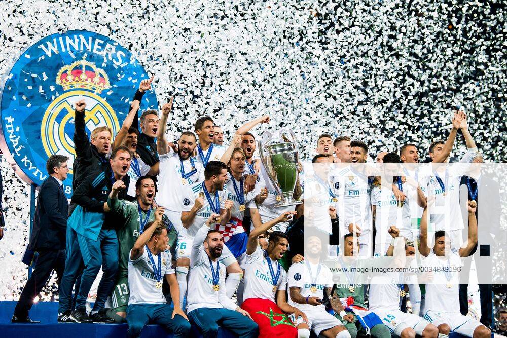 Themen der Woche - SPORT KW21 Fußball, CL Finale, Real Madrid gewinnt Champions League 180526 Players of Real Madrid celebrate with the trophy after the UEFA Champions League final between Real Madrid and Liverpool on May 26, 2018 in Kyiv. Photo: Vegard Wivestad Grott BILDBYRAN kod VG 170178