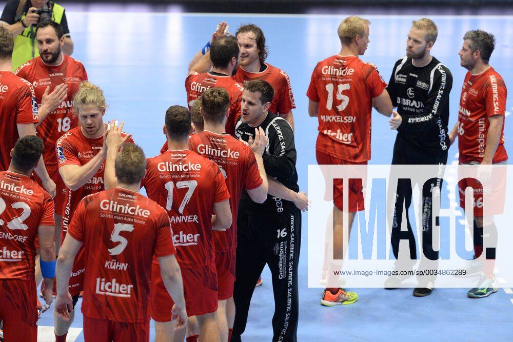Jubel, freude nach dem Sieg; Nebojsa Simic (Torwart MT Melsungen) (M), Arjan Arnoldus Haenen (R) --- Handball --- 1. Bundesliga --- MT Melsungen vs Fuechse Berlin --- 27.05.2018, Handball --- 1. Bundesliga --- MT Melsungen vs Fuechse Berlin --- 27.05.2018 Kassel