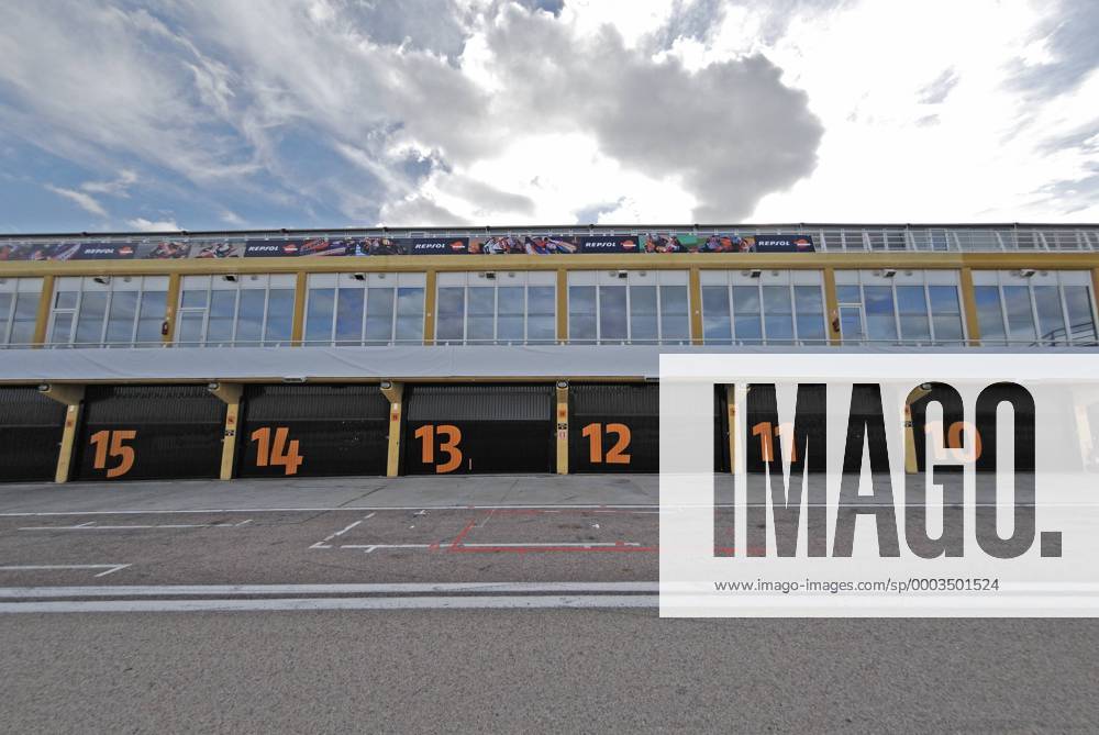 Geschlossene Boxengasse auf dem Circuit Ricardo Tormo in Valencia Motorsport WM Herren Formel 1 Weltmeisterschaft 2008, F1, F, WM, Totale Circuit Ricardo Tormo Valencia o0 Garage, Garagen, verschlossen Motorsport WM Herren Formel 1 Weltmeisterschaft 2008, F1, F, WM, Totale Circuit Ricardo Tormo Valencia o0 Garage, Garagen, verschlossen