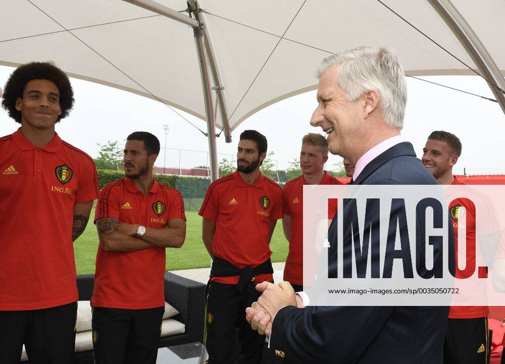 King Philippe - Filip of Belgium pictured during a visit of the King to a training session of the Belgian national soccer team Red Devils, Saturday 09 June 2018, in Tubize. The Red Devils started their preparations for the upcoming FIFA World Cup WM Weltmeisterschaft Fussball 2018 in Russia. POOLxPHILIPPExCROCHET x05361506x