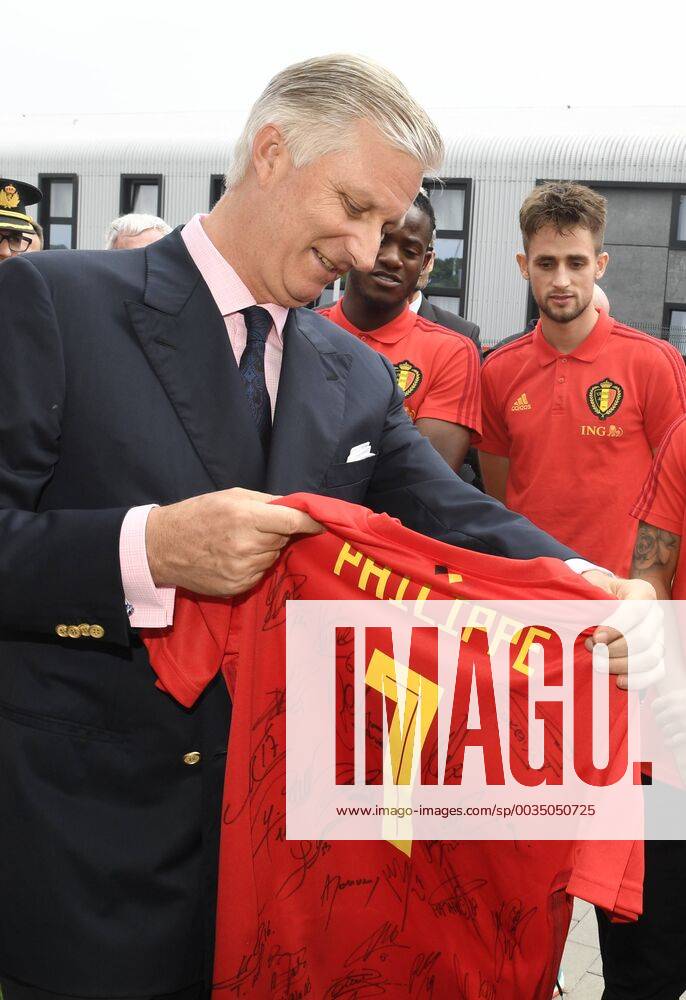 King Philippe - Filip of Belgium pictured during a visit of the King to a training session of the Belgian national soccer team Red Devils, Saturday 09 June 2018, in Tubize. The Red Devils started their preparations for the upcoming FIFA World Cup WM Weltmeisterschaft Fussball 2018 in Russia. POOLxPHILIPPExCROCHET x05361525x